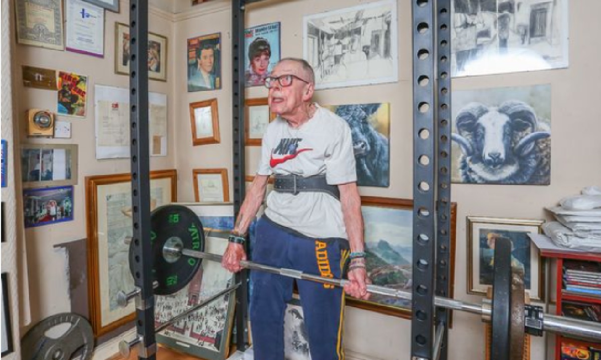 Brian (86) fitnesst voor de vrouwtjes: ''Ik kan het nog steeds''