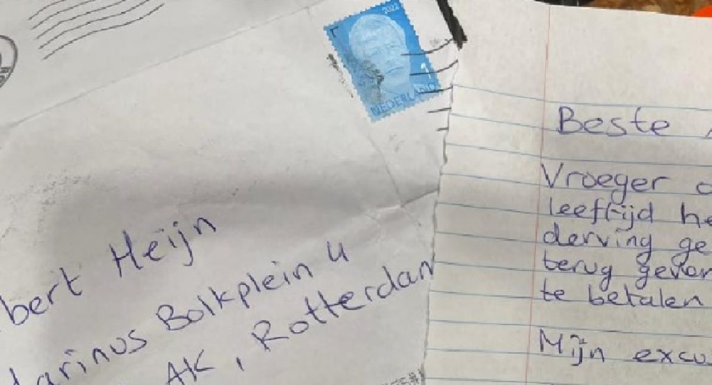 Man stuurt envelop vol met geld naar Albert Heijn