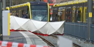 Man (92) met rollator komt onder tram terecht