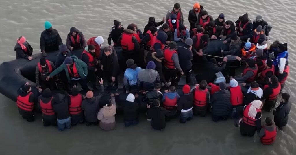 Nederland zet poorten open: tienduizenden asielzoekers in aantocht