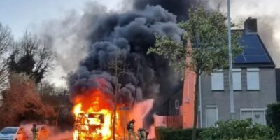 Heftig: Lijnbus in Eindhoven vliegt in brand