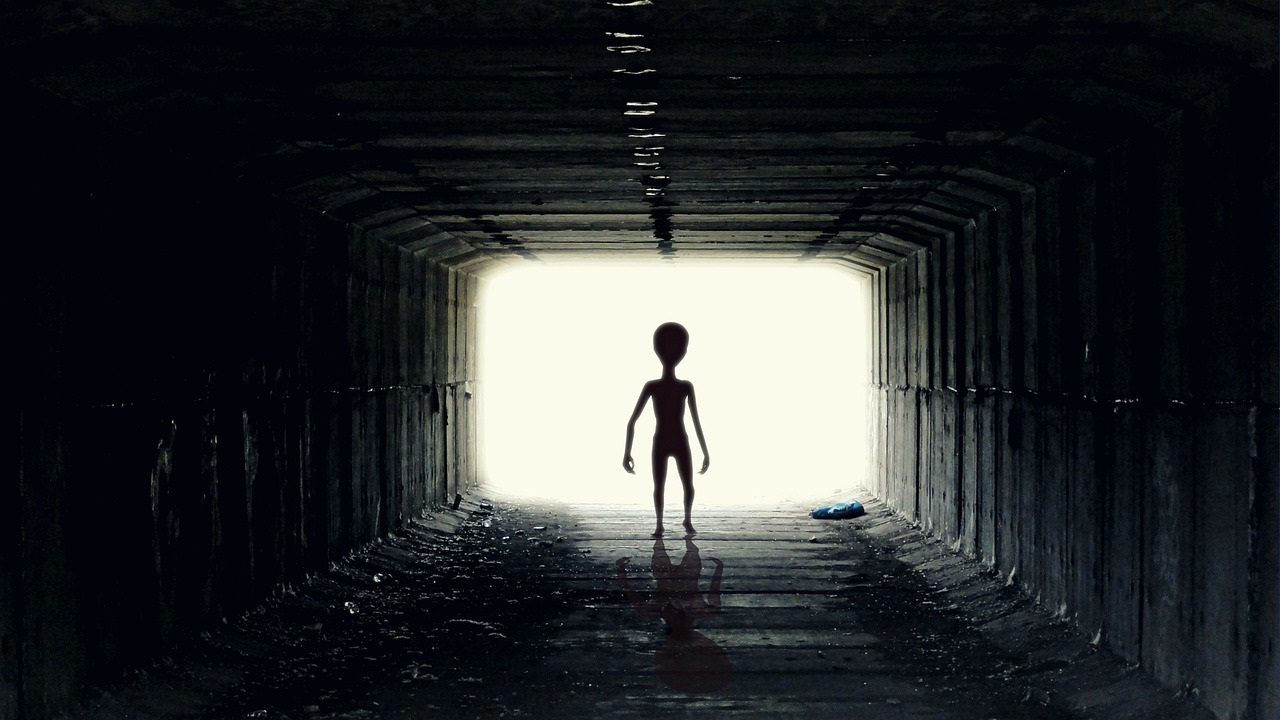 Uri Geller voorspelt wanneer aliens landen en wat we kunnen verwachten