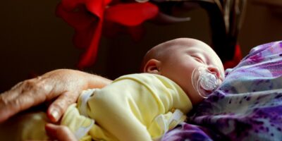 Ouders uit Lelystad willen niet meer voor baby zorgen, nemen tragisch besluit