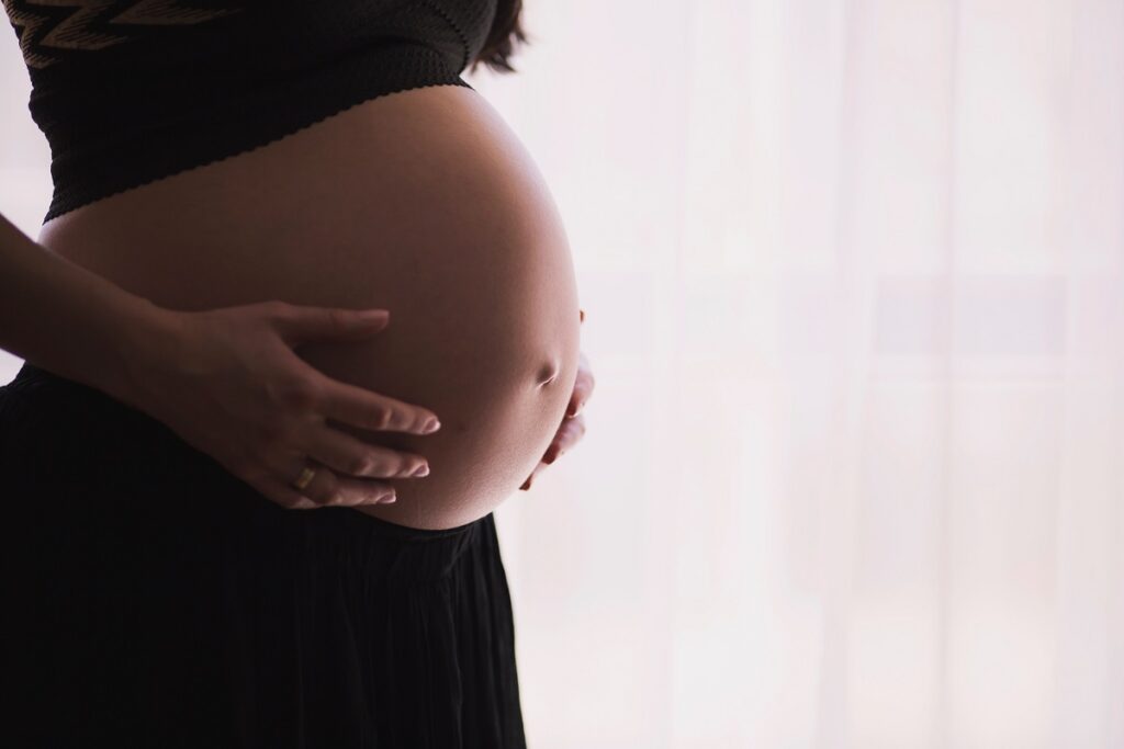 Koppel probeert al 4 jaar zwanger te worden, zijn in shock als de arts vertelt dat de vrouw nog maagd is