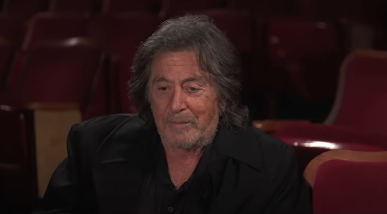 Al Pacino (83) en zijn vriendin (29) delen absurd nieuws