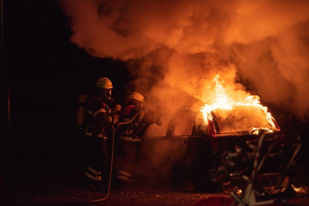 Shana's auto wordt in brand gestoken, vuur slaat over naar slaapkamer van dochtertje (3)