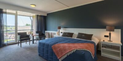 'In dit luxe 4 sterren hotel krijgen asielzoekers gratis kamers'