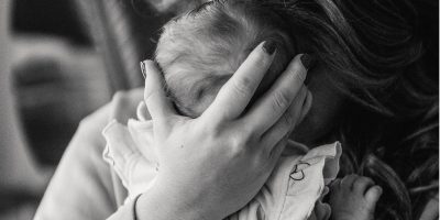 Vreselijk: Baby van 16 maanden plotseling overleden in kindercrèche