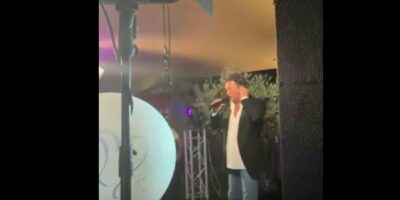 Publiek Tino Martin verbijsterd: zanger vertrekt tijdens optreden