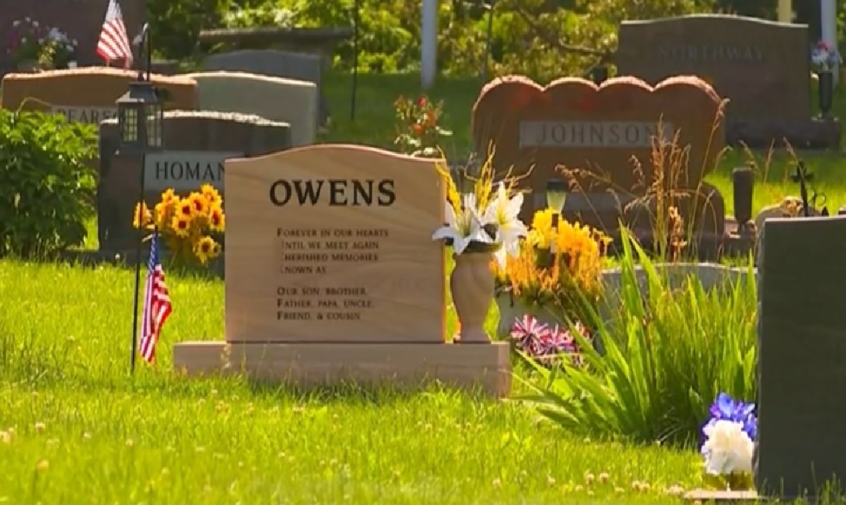 Familie laat beledigende tekst op grafsteen zetten: ''Paste bij hem''