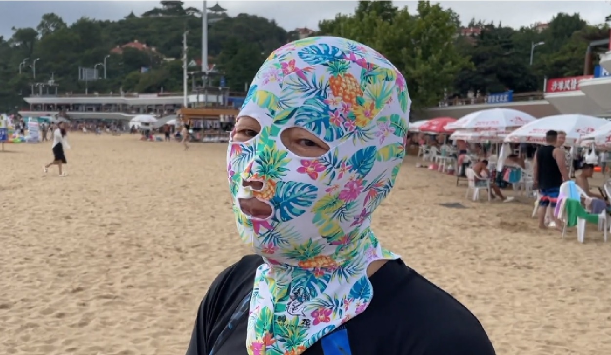 Steeds meer vrouwen dragen hem op het strand: facekini steeds populairder