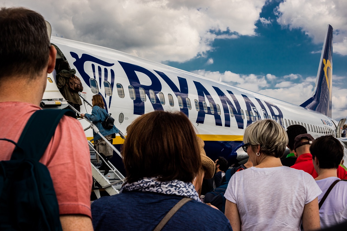 Ryanair licht bejaard echtpaar dat voor het eerst vliegt op schandalige wijze op