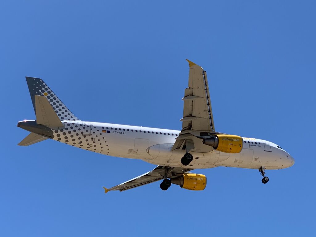 Massale paniek in vliegtuig naar Amsterdam, toestel maakt noodlanding