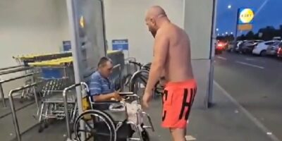 Man ontmaskert nep-bedelaar bij de LIDL en mept hem uit zijn rolstoel
