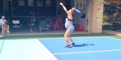 Hoogzwangere vrouw gaat lekker tennissen, en dan breken haar vliezen