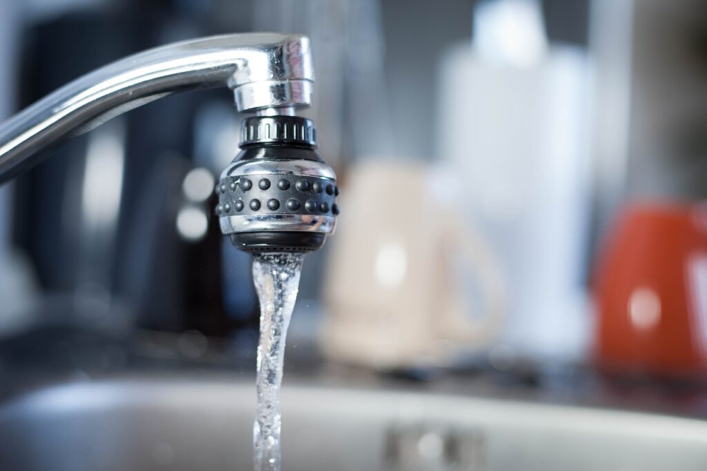 Vitens: Drinkwater opnieuw ernstig besmet, kook water tot minimaal maandagavond