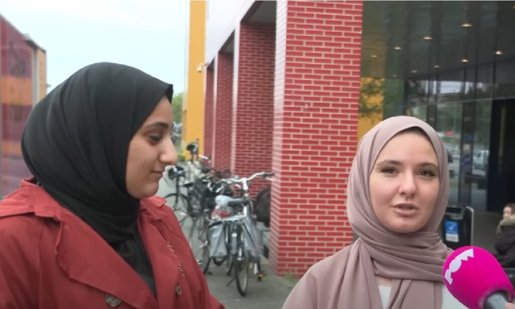 Moslimkolonisten claimen openbare ruimte op hun school voor de islam