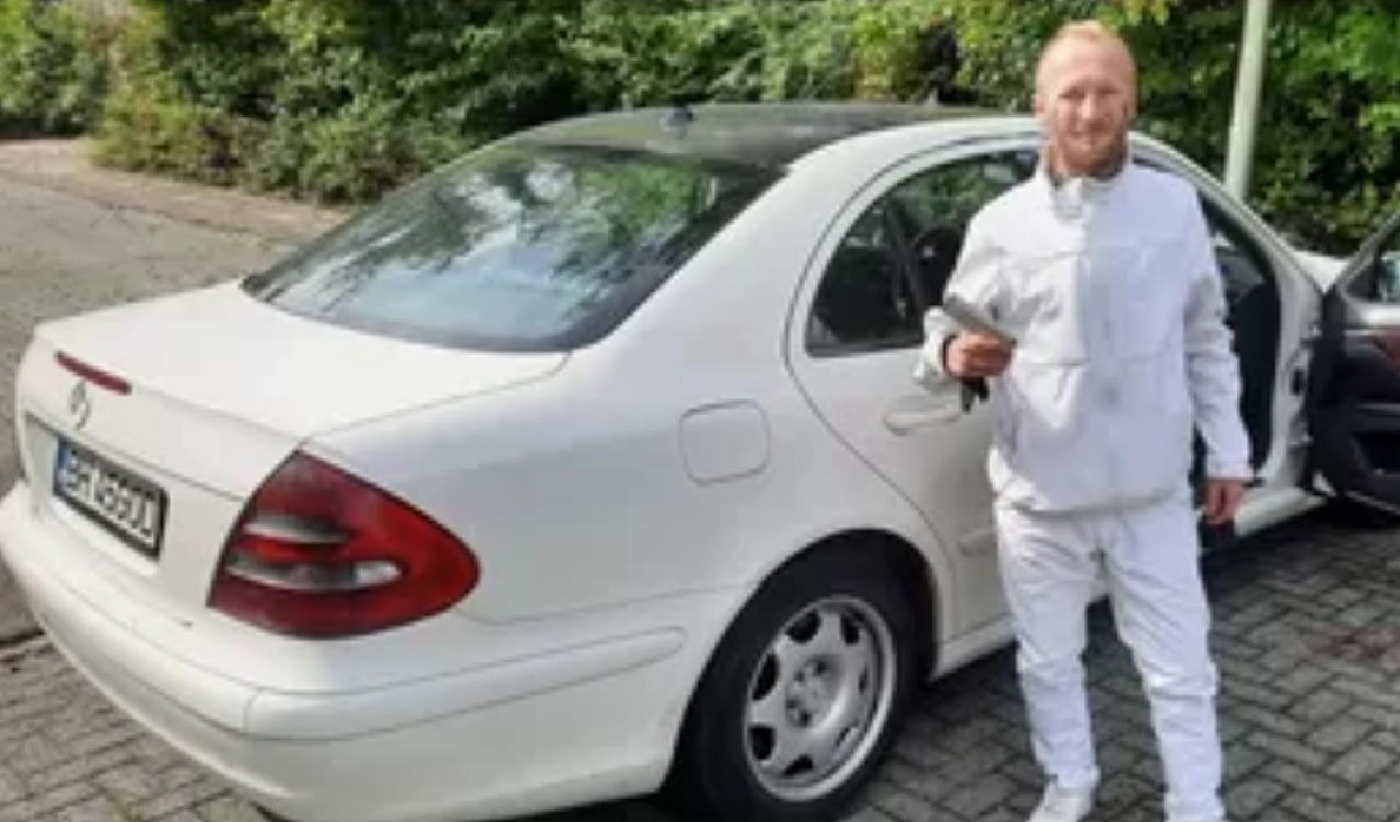 Nieuwkomer met dikke Mercedes krijgt werk, maar komt niet opdagen: ''Ik wil uitkering''