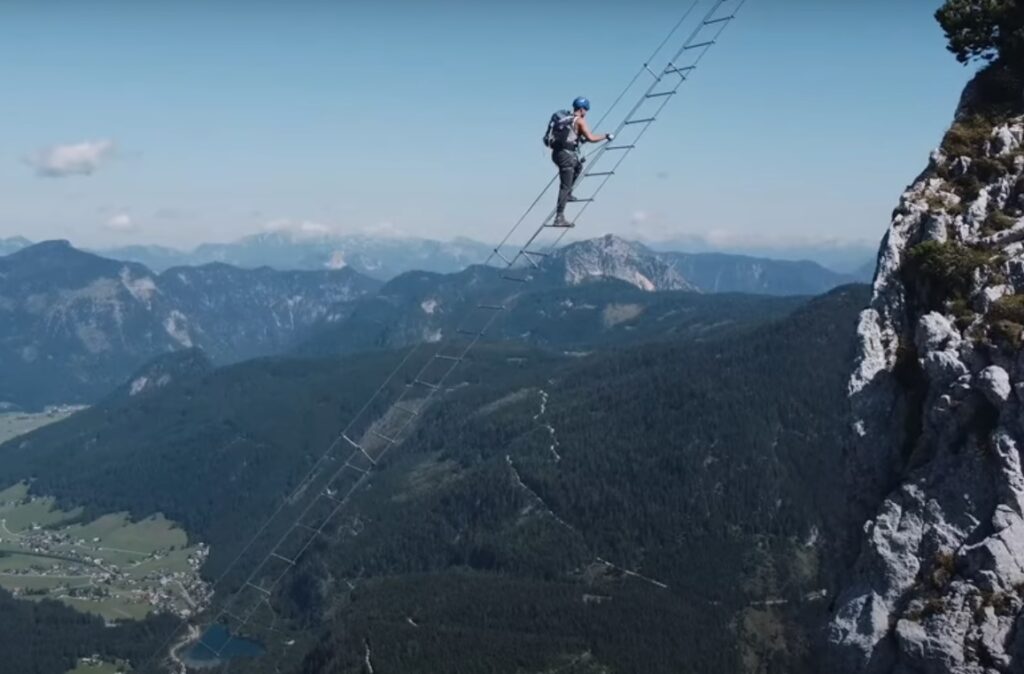 Man (42) beklimt 'ladder naar de hemel', maar glijdt uit en stort naar beneden