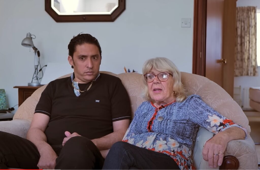 Iris (83) vertelt eindelijk de waarheid over Mohamed (37) en zegt wat iedereen al dacht