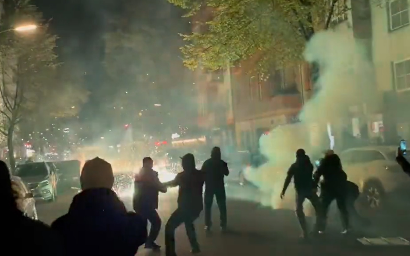 Rellen in Duitsland: Betogers smijten met molotovs, vuurwerk en stenen