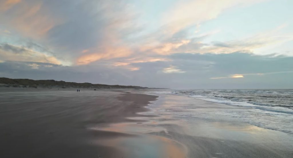 Strandjutter vindt menselijke resten op strand Texel