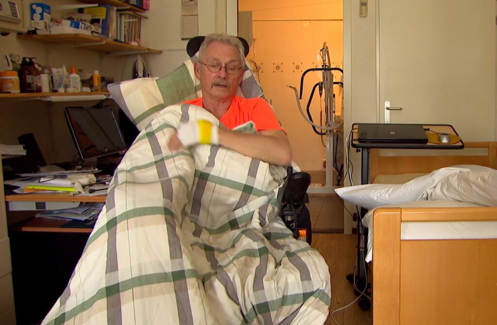 Gert-Jan (67) slaapt maanden in zijn rolstoel: ''Er zijn