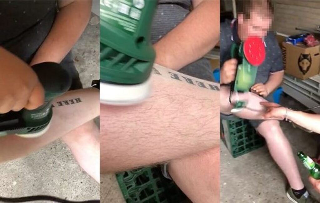Man is tatoeage zat en gebruikt schuurmachine om hem weg te halen