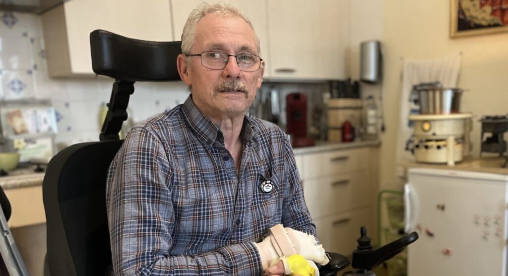 Gert-Jan (67) slaapt maanden in zijn rolstoel: ''Er zijn 