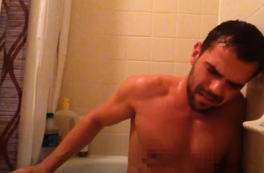 Man filmt zichzelf in bad en krijgt uit het niets een hartaanval