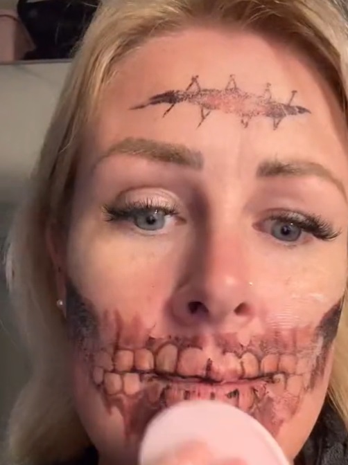 Vrouw krijgt Halloween-tattoos niet meer van haar gezicht en wordt gek
